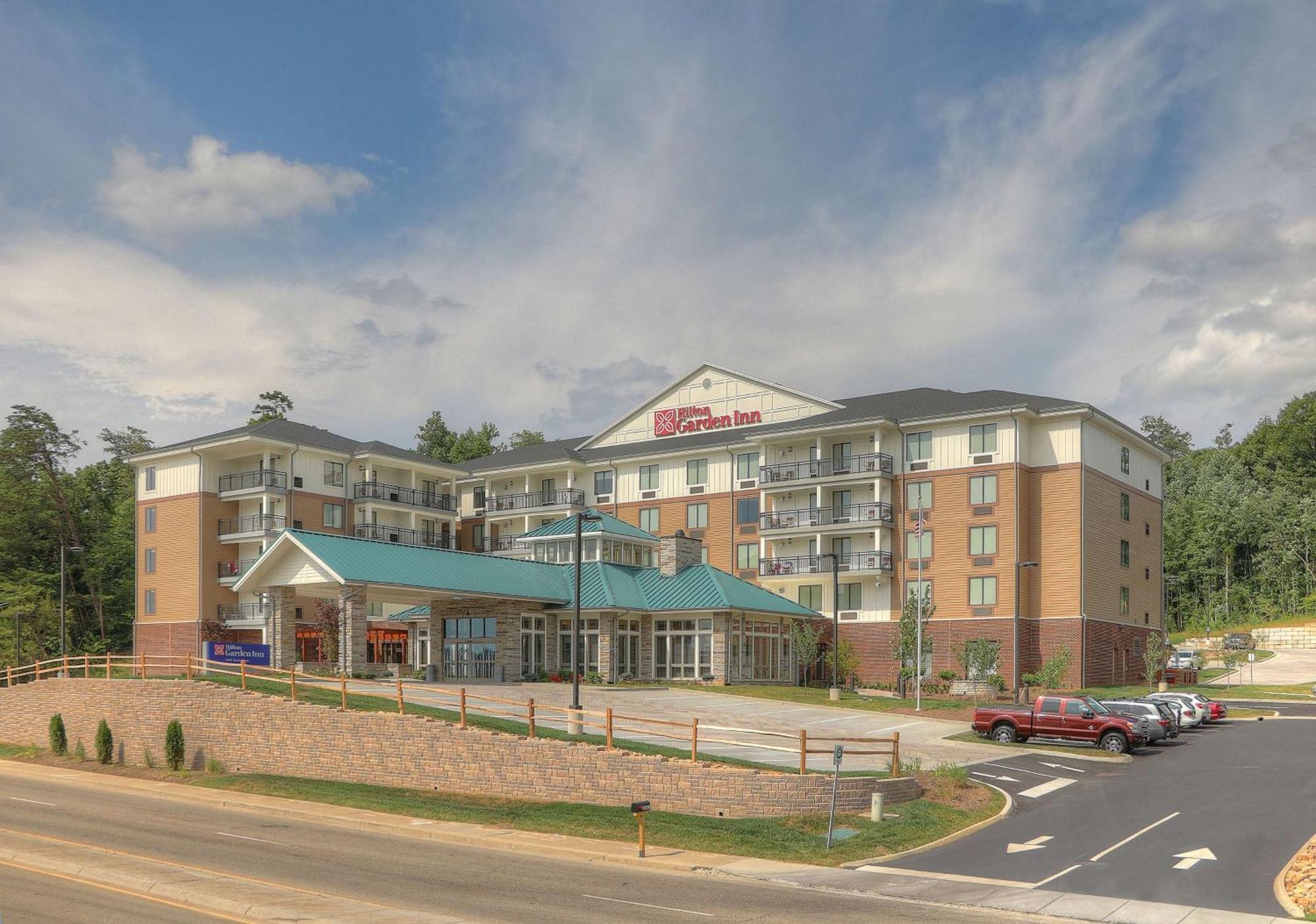 Hilton Garden Inn Pigeon Forge Exterior photo